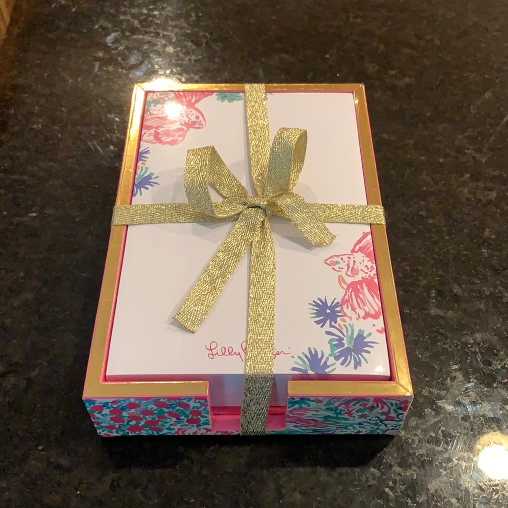 Lilly Pulitzer note pad and note pad holder